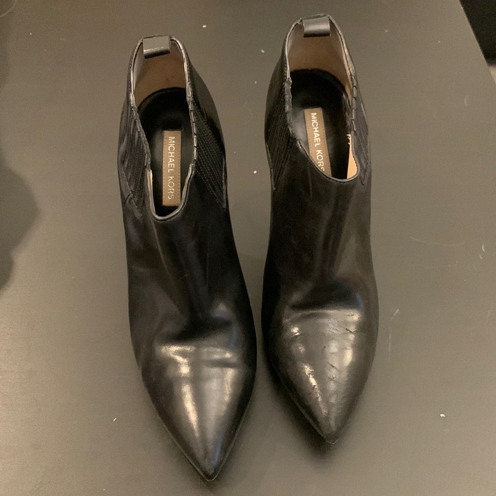 Michael Kors Vero Cuoio black leather ankle booties